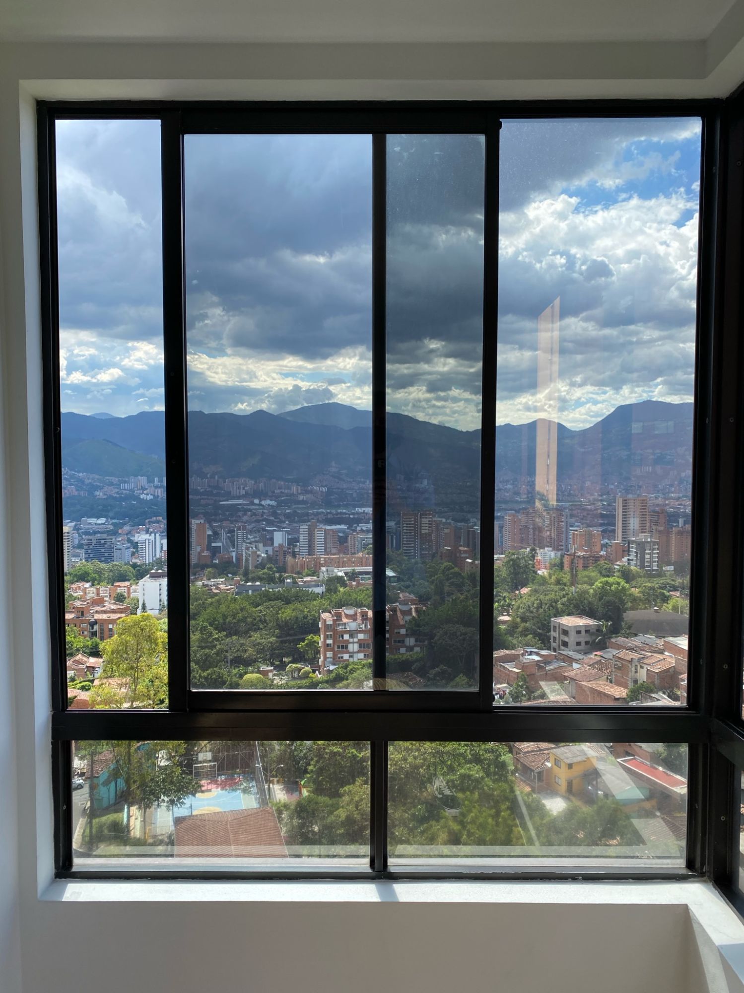 Ventanal a la ciudad con película de control solar